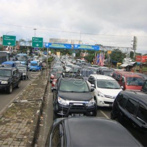 Urai Kemacetan Puncak, Warga Minta Dibuat Jalur Alternatif