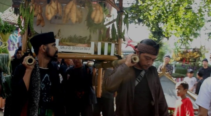 Pawai Dongdang di Acara HUT Desa Purwasari dan Hari Krida Pertanian