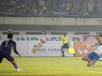 Diduga Kehabisan Oksigen Dua Bobotoh Meninggal di Laga Persib vs Persebaya