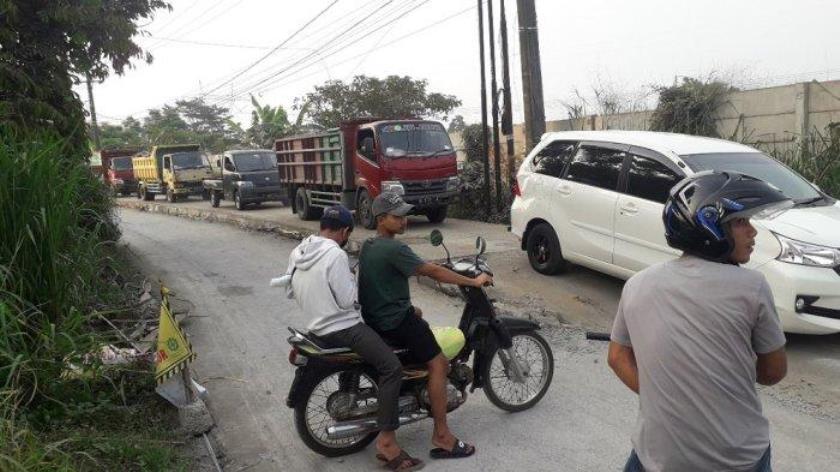 jalan rusak di Ciseeng Bogor