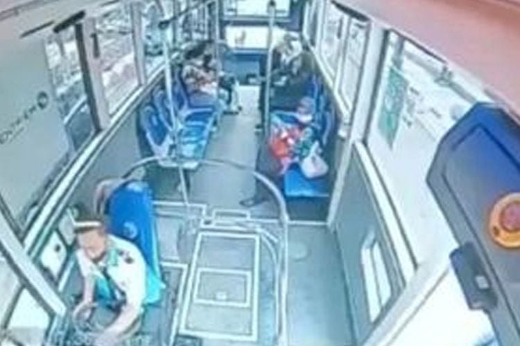 Sopir Bus Wisata Blokade Jalan di Bandung, Ada Kericuhan