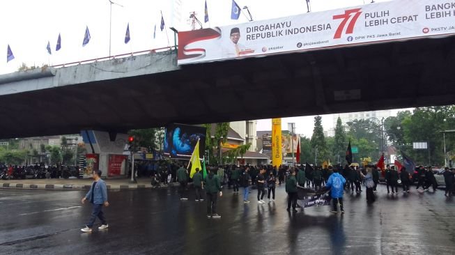 Sopir Bus Pariwisata Blokade Jalan Surapati Bandung Karena Tak Bertemu Dedi Mulyadi