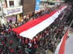 Warga Bogor Bawa Bendera Merah Putih Raksasa