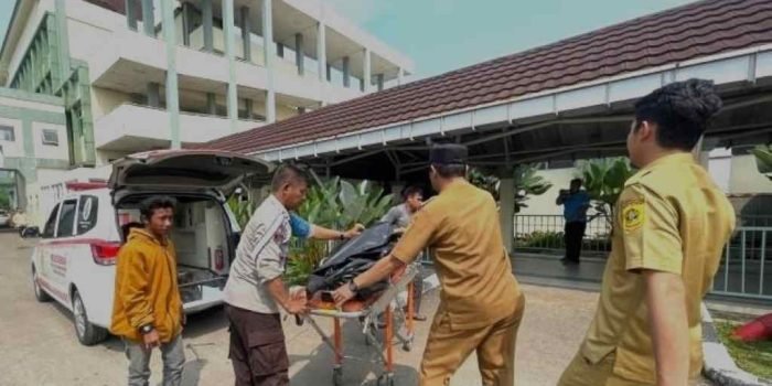 Tempat Pembuangan Akhir Sampah di Galuga Longsor, 1 Orang Meninggal Tempat Pembuangan Akhir Sampah di Galuga Longsor, 1 Orang Meninggal