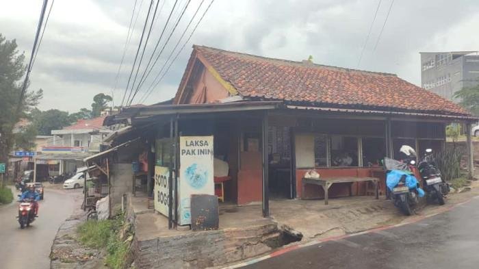 Rasa autentik laksa Pak Inin Bogor, kuah kental dan masak kayu bakar selama 60 tahun