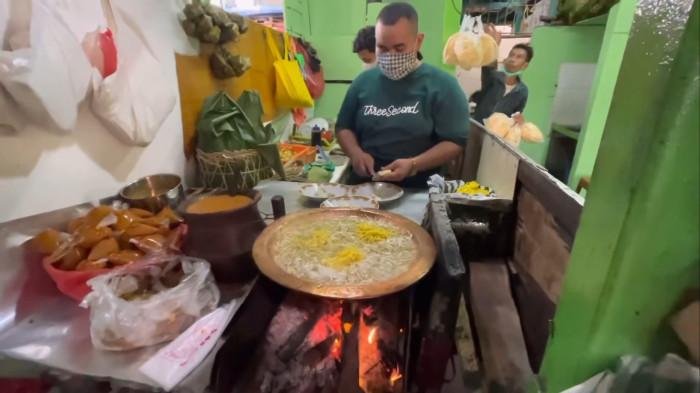 Wajib Coba Toge Goreng Hj. Omah, Legenda Bogor Sejak 1970 dengan Rasa Tauco Unik