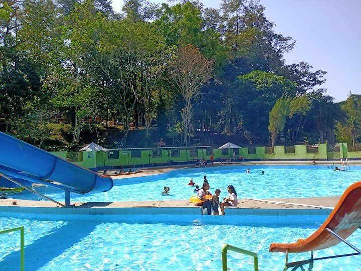 Destinasi Kolam Renang dan Villa Kuningan untuk Rayakan Tahun Baru