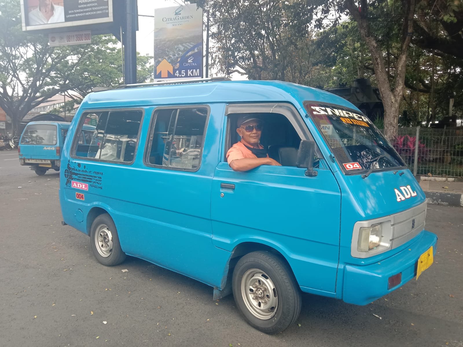 Sopir Angkot Bogor Tetap Beroperasi Meski Bingung Cari Uang